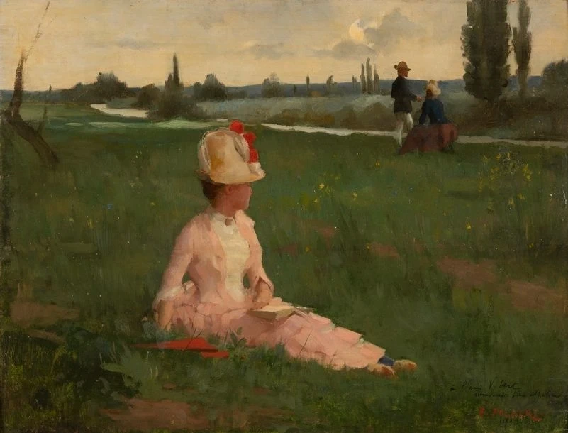 Elegante in rosa in un campo